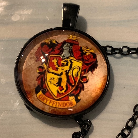 Gryffindor Harry Potter Necklace - Picture 1 of 5